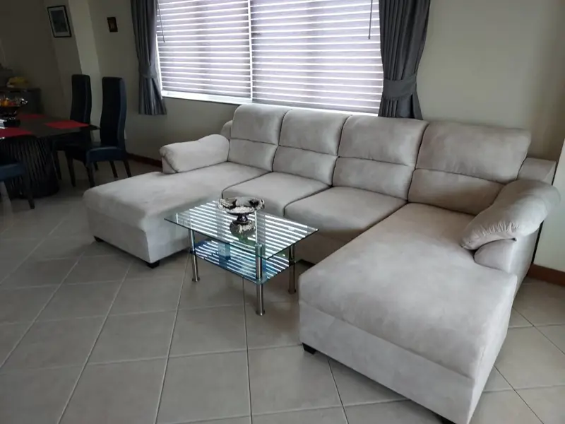 2 bed Condo in Jomtien with following facilities: Swimming pool, Gym, Security and Car park.