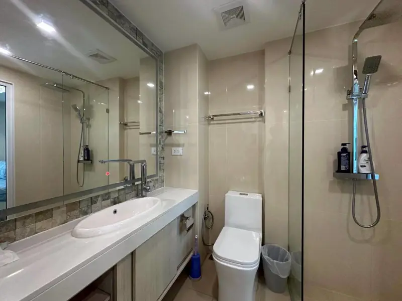 1 bed Central Pattaya Condo is outstanding with fountains, pools with many garden styles surrounding the project. 
