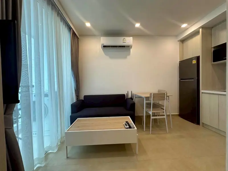 1 bed Central Pattaya Condo is outstanding with fountains, pools with many garden styles surrounding the project. 