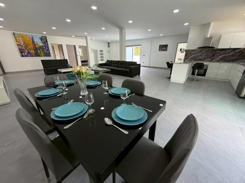  House on 1 Rai land new renovated 6 Bedroom for sale