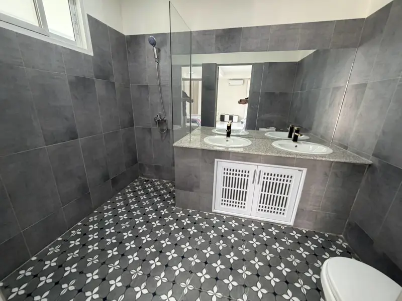  House on 1 Rai land new renovated 6 Bedroom for sale