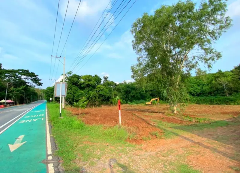 Silver Lake on the main road 2 Rai 2 Ngan 50 Sqw for sale