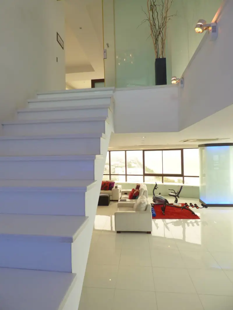 Penthouse Condo Jomtien Plaza with Swimming pool, Gym, Internet, Security, Car park, Garden and Elevator. 