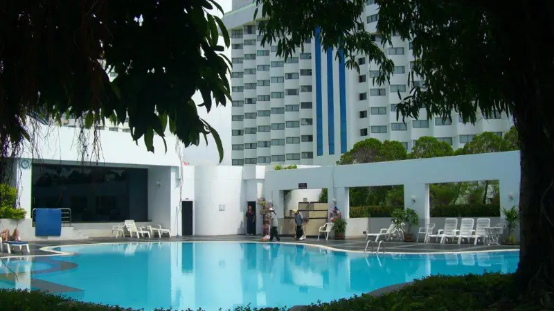 Penthouse Condo Jomtien Plaza with Swimming pool, Gym, Internet, Security, Car park, Garden and Elevator. 
