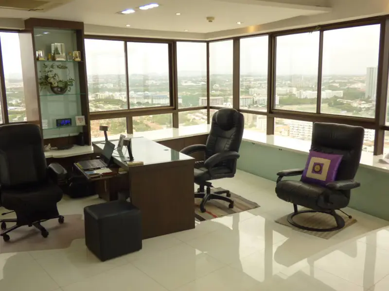 Penthouse Condo Jomtien Plaza with Swimming pool, Gym, Internet, Security, Car park, Garden and Elevator. 