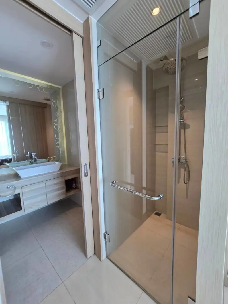 1 bed Condo near  Jomtien Beach view from the rooftop .Riviera Jomtien  a full range of facilities , such as a children's playground, rooftop pool with sunbeds, and a communal gym,