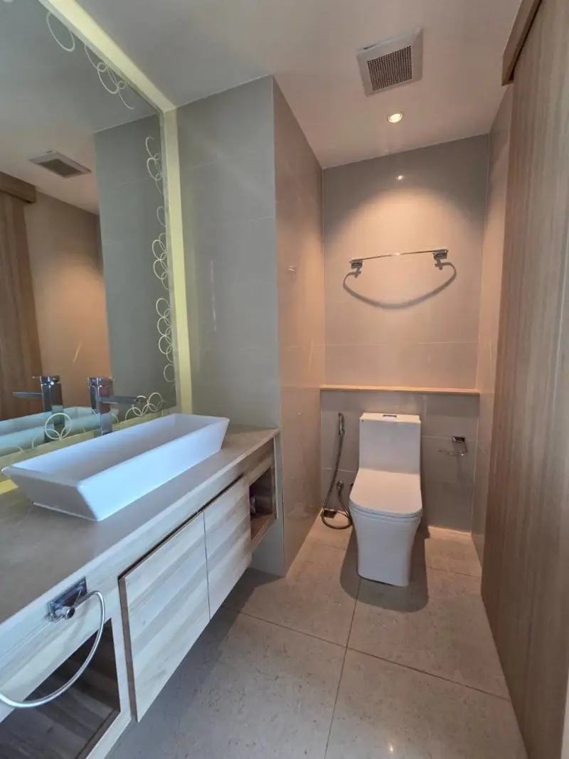 1 bed Condo near  Jomtien Beach view from the rooftop .Riviera Jomtien  a full range of facilities , such as a children's playground, rooftop pool with sunbeds, and a communal gym,