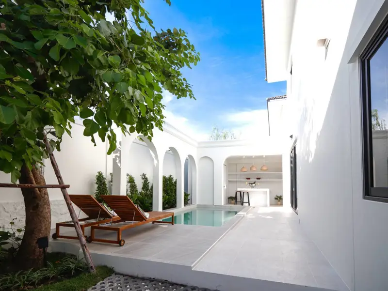 Large pool villa for sale  luxury private pool villa perfectly positioned just off Sukhumvit Road, Quiet neighborhood and  convenient.