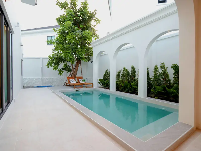 Large pool villa for sale  luxury private pool villa perfectly positioned just off Sukhumvit Road, Quiet neighborhood and  convenient.