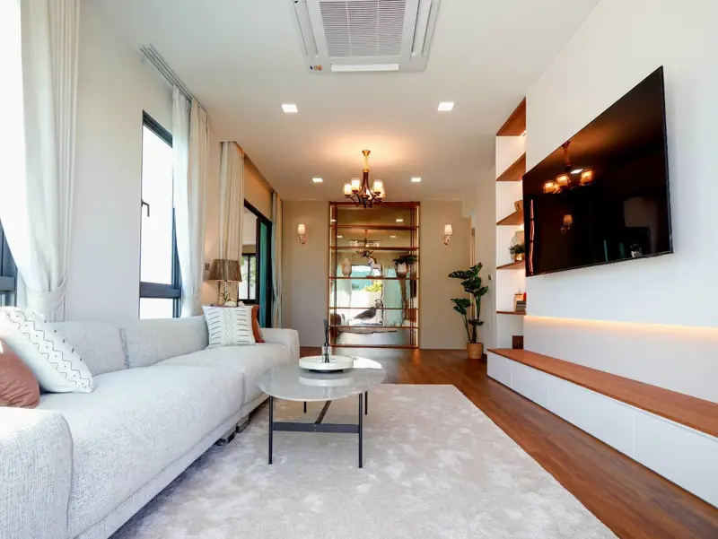 Large pool villa for sale  luxury private pool villa perfectly positioned just off Sukhumvit Road, Quiet neighborhood and  convenient.