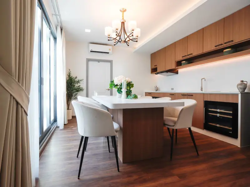 Large pool villa for sale  luxury private pool villa perfectly positioned just off Sukhumvit Road, Quiet neighborhood and  convenient.