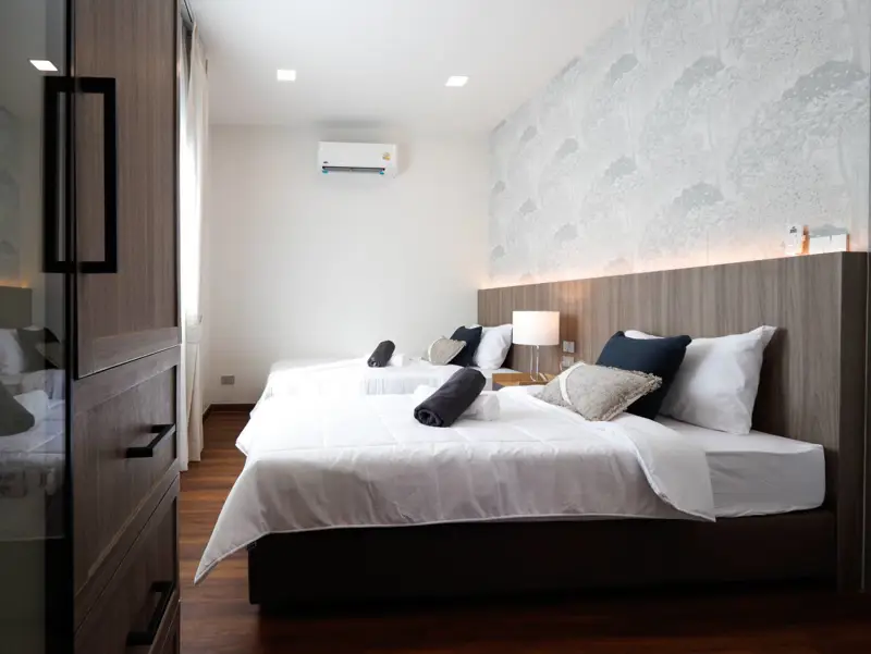 Large pool villa for sale  luxury private pool villa perfectly positioned just off Sukhumvit Road, Quiet neighborhood and  convenient.