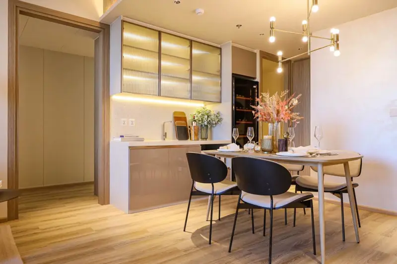 Arom Jomtien-RESALE S84 sqm 2 bed, 2 bath   29th floor, unit 2902  Quota: Foreign Quota  50 meters from Jomtien Beach.  Rooftop infinity pool with panoramic ocean views