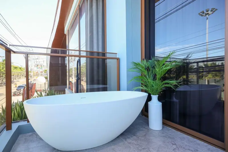 Arom Jomtien-RESALE S84 sqm 2 bed, 2 bath   29th floor, unit 2902  Quota: Foreign Quota  50 meters from Jomtien Beach.  Rooftop infinity pool with panoramic ocean views