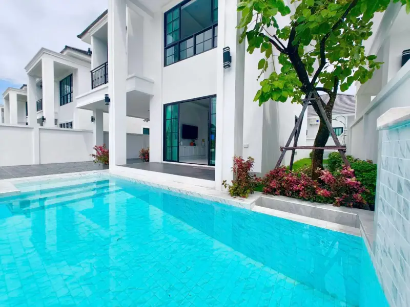  4 bed House for rent  in Sattahip at Garden Hill Garden Hill and has the following facilities: Swimming pool, Gym, Security and Car park.