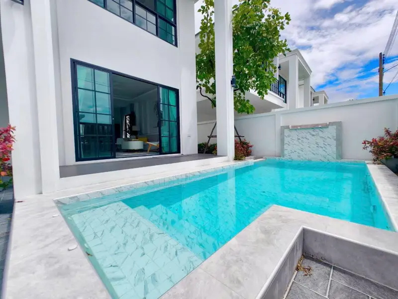  4 bed House for rent  in Sattahip at Garden Hill Garden Hill and has the following facilities: Swimming pool, Gym, Security and Car park.