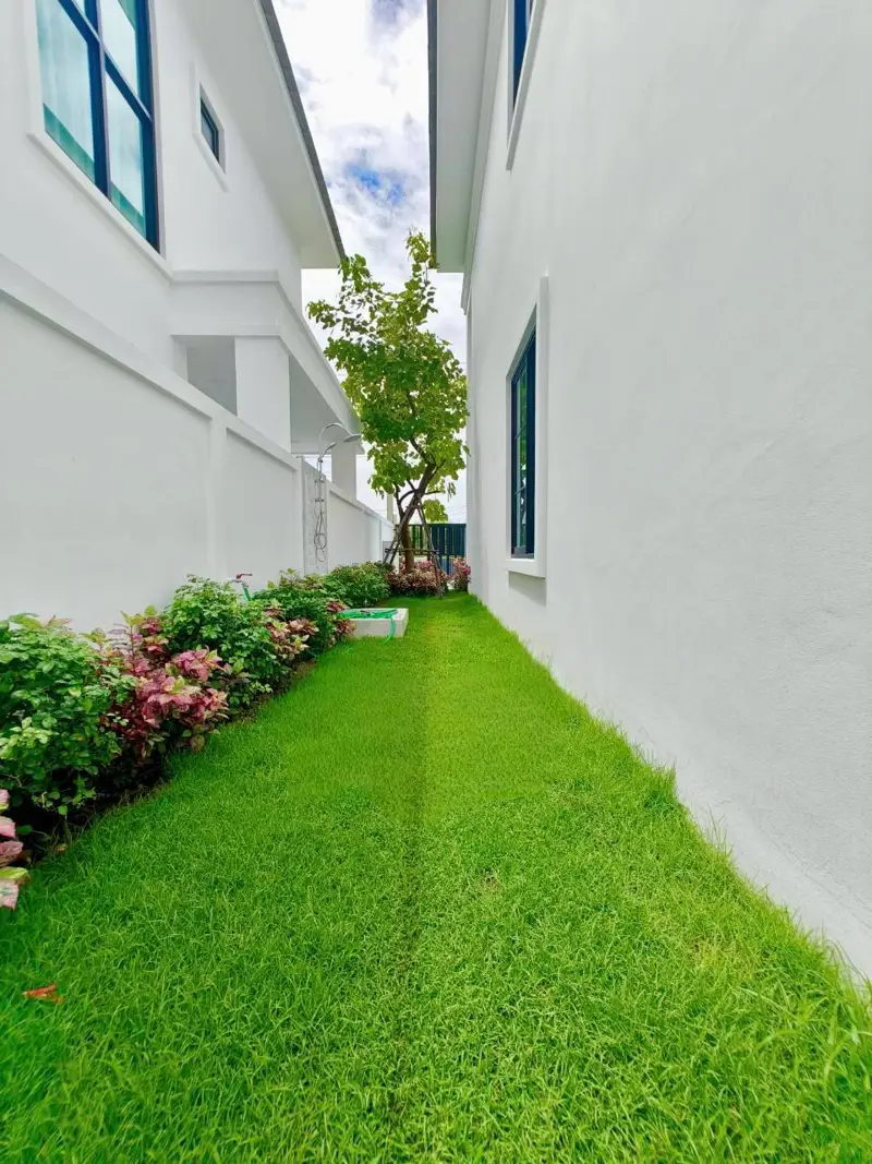  4 bed House for rent  in Sattahip at Garden Hill Garden Hill and has the following facilities: Swimming pool, Gym, Security and Car park.