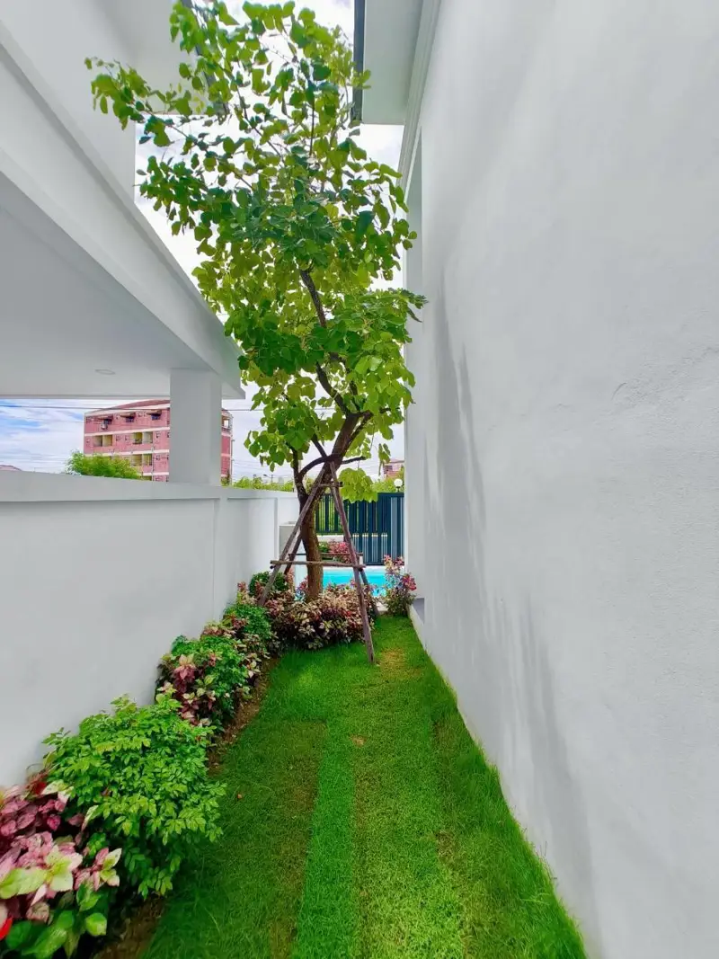  4 bed House for rent  in Sattahip at Garden Hill Garden Hill and has the following facilities: Swimming pool, Gym, Security and Car park.