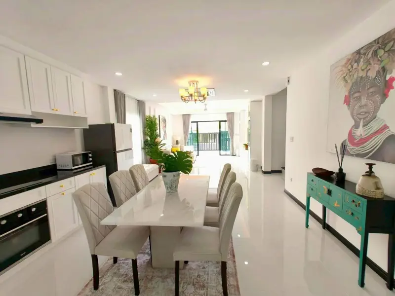  4 bed House for rent  in Sattahip at Garden Hill Garden Hill and has the following facilities: Swimming pool, Gym, Security and Car park.