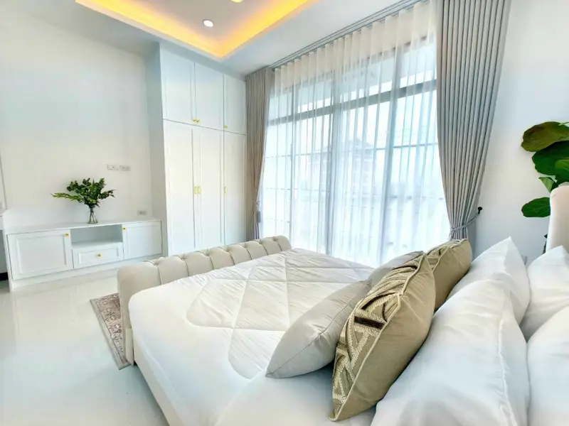  4 bed House for rent  in Sattahip at Garden Hill Garden Hill and has the following facilities: Swimming pool, Gym, Security and Car park.