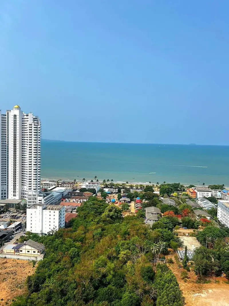 The Riviera Jomtien for sale is designed with amenities such as 24 hr security, cctv, car park, playground, garden, swimming pool and fitness 