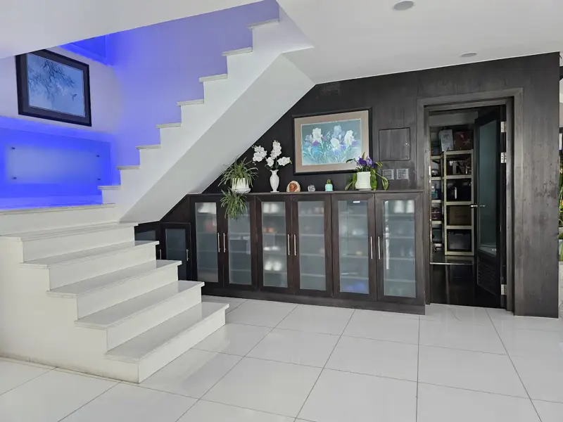 Penthouse Condo Jomtien Plaza with Swimming pool, Gym, Internet, Security, Car park, Garden and Elevator. 