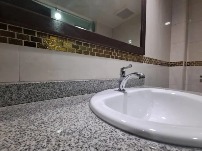 Studio Condo at Sombat Pattaya Condotel, Phra Tamnak area, is very quiet just a few minutes from Jomtien Beach