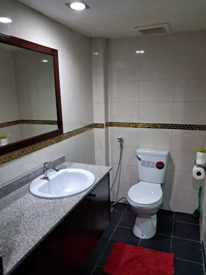 Studio Condo at Sombat Pattaya Condotel, Phra Tamnak area, is very quiet just a few minutes from Jomtien Beach