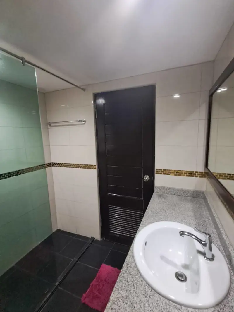 Studio Condo at Sombat Pattaya Condotel, Phra Tamnak area, is very quiet just a few minutes from Jomtien Beach