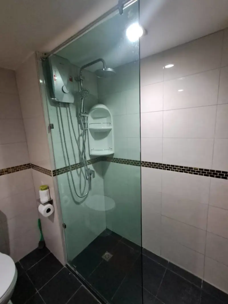 Studio Condo at Sombat Pattaya Condotel, Phra Tamnak area, is very quiet just a few minutes from Jomtien Beach