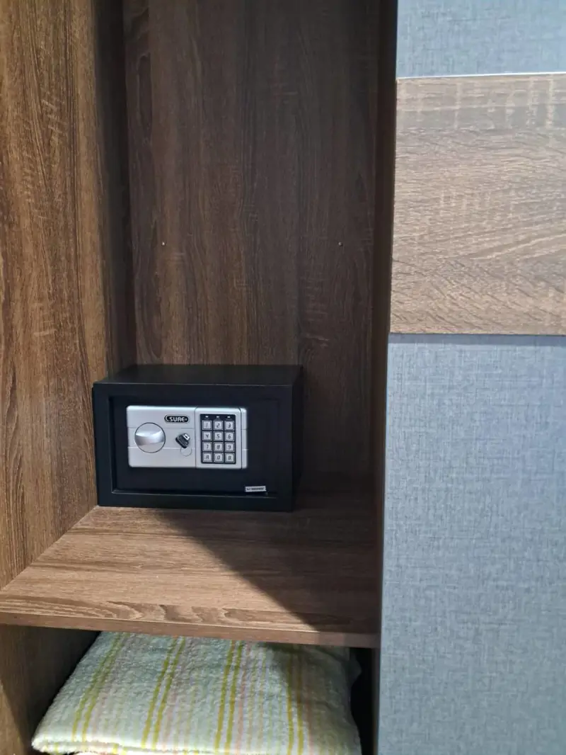 Studio Condo at Sombat Pattaya Condotel, Phra Tamnak area, is very quiet just a few minutes from Jomtien Beach