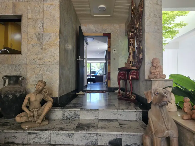 3 bed Duplex sea view beach side condo for sale in central Pattaya