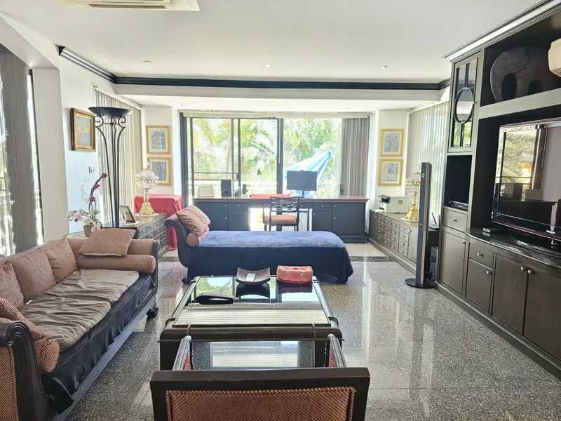 3 bed Duplex sea view beach side condo for sale in central Pattaya