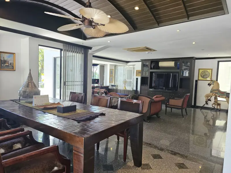 3 bed Duplex sea view beach side condo for sale in central Pattaya
