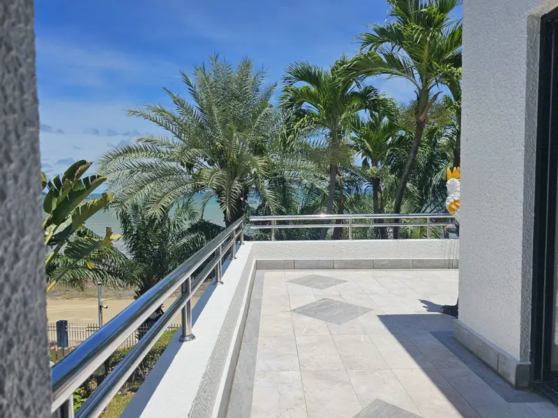 3 bed Duplex sea view beach side condo for sale in central Pattaya