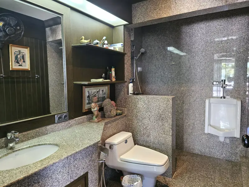 3 bed Duplex sea view beach side condo for sale in central Pattaya