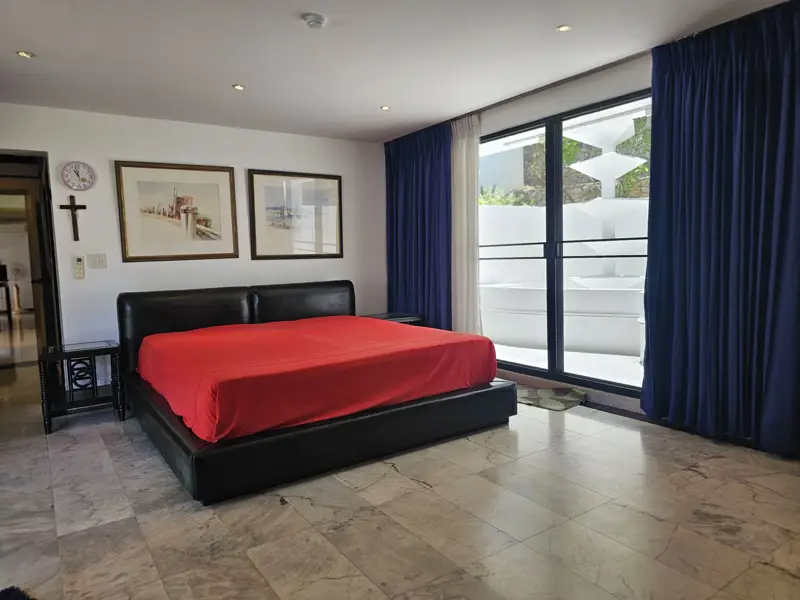 3 bed Duplex sea view beach side condo for sale in central Pattaya