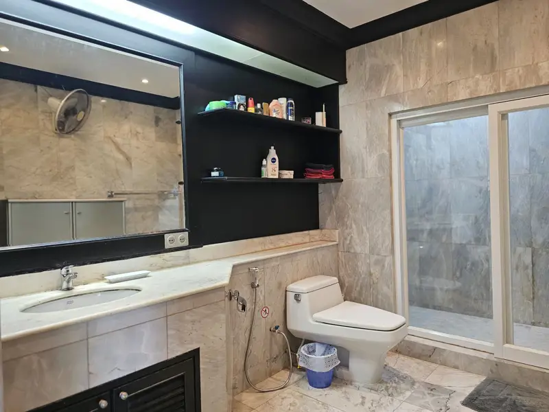 3 bed Duplex sea view beach side condo for sale in central Pattaya