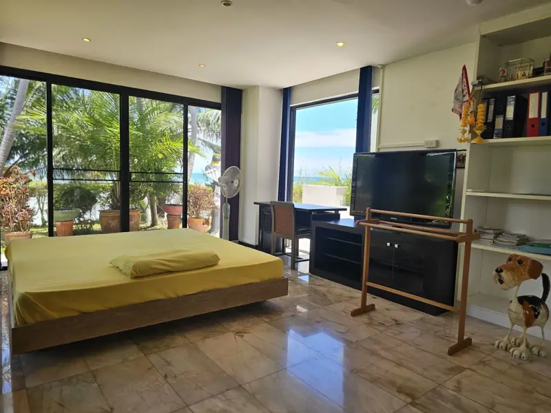 3 bed Duplex sea view beach side condo for sale in central Pattaya