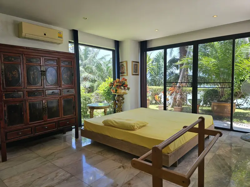 3 bed Duplex sea view beach side condo for sale in central Pattaya