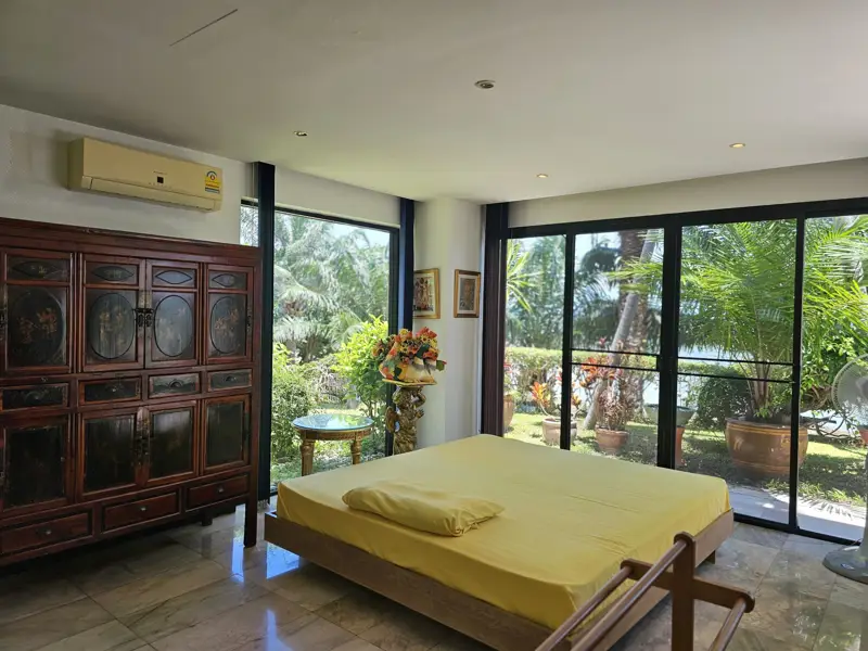 3 bed Duplex sea view beach side condo for sale in central Pattaya