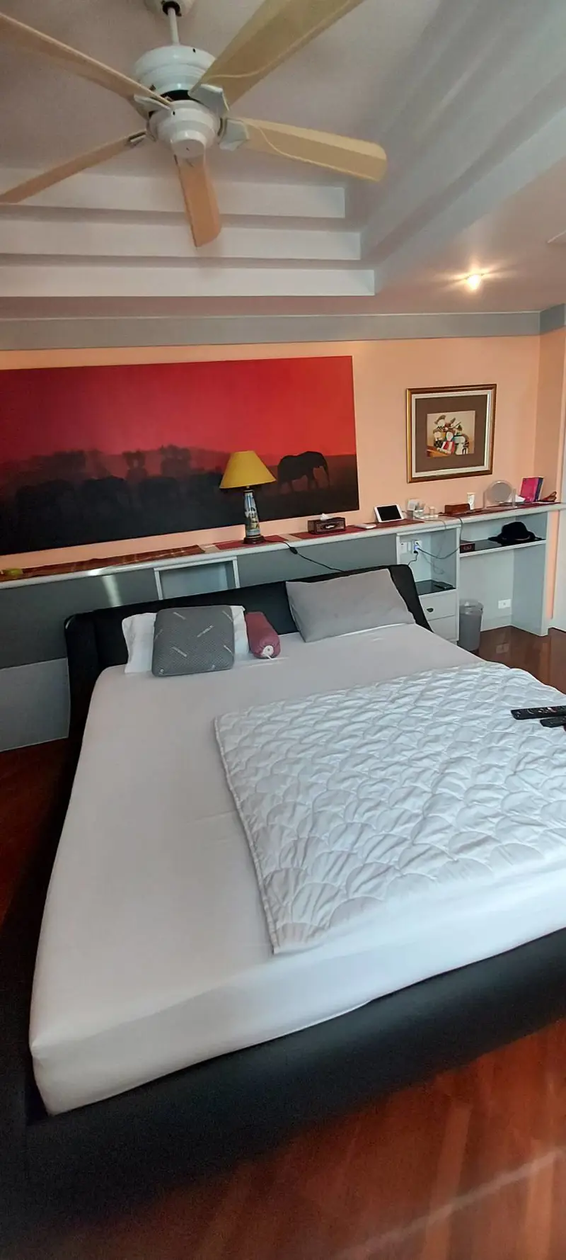 Silver Beach Penthouse 5 Bedroom for sale  5 bathrooms,   European Kitchen,   fully furnished,  panoramic sea view,  Wongamat Beach. 24 hours security, large communal swimming pool