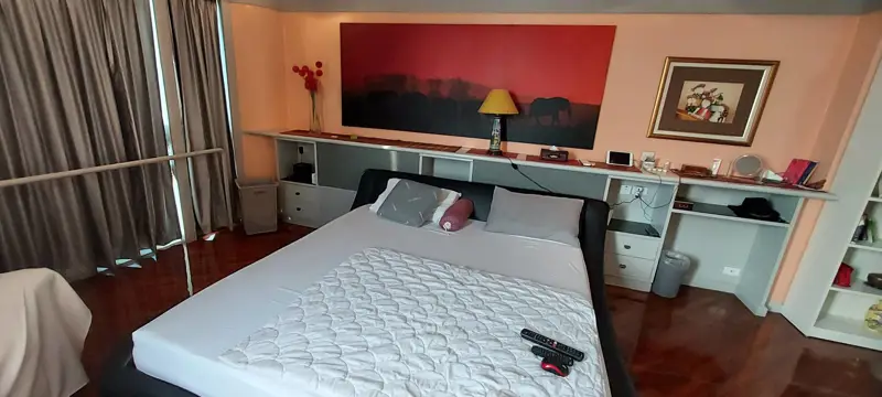 Silver Beach Penthouse 5 Bedroom for sale  5 bathrooms,   European Kitchen,   fully furnished,  panoramic sea view,  Wongamat Beach. 24 hours security, large communal swimming pool