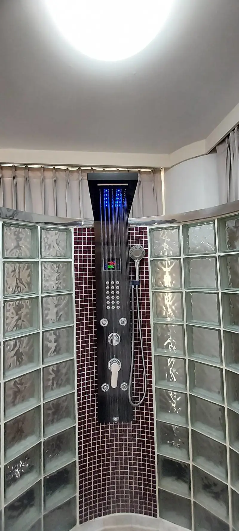 Silver Beach Penthouse 5 Bedroom for sale  5 bathrooms,   European Kitchen,   fully furnished,  panoramic sea view,  Wongamat Beach. 24 hours security, large communal swimming pool