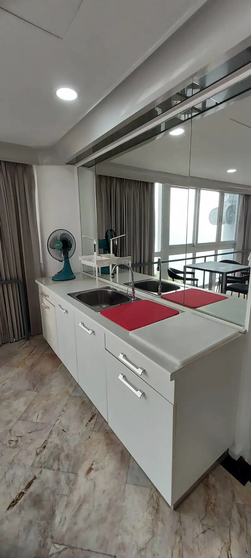 Silver Beach Penthouse 5 Bedroom for sale  5 bathrooms,   European Kitchen,   fully furnished,  panoramic sea view,  Wongamat Beach. 24 hours security, large communal swimming pool