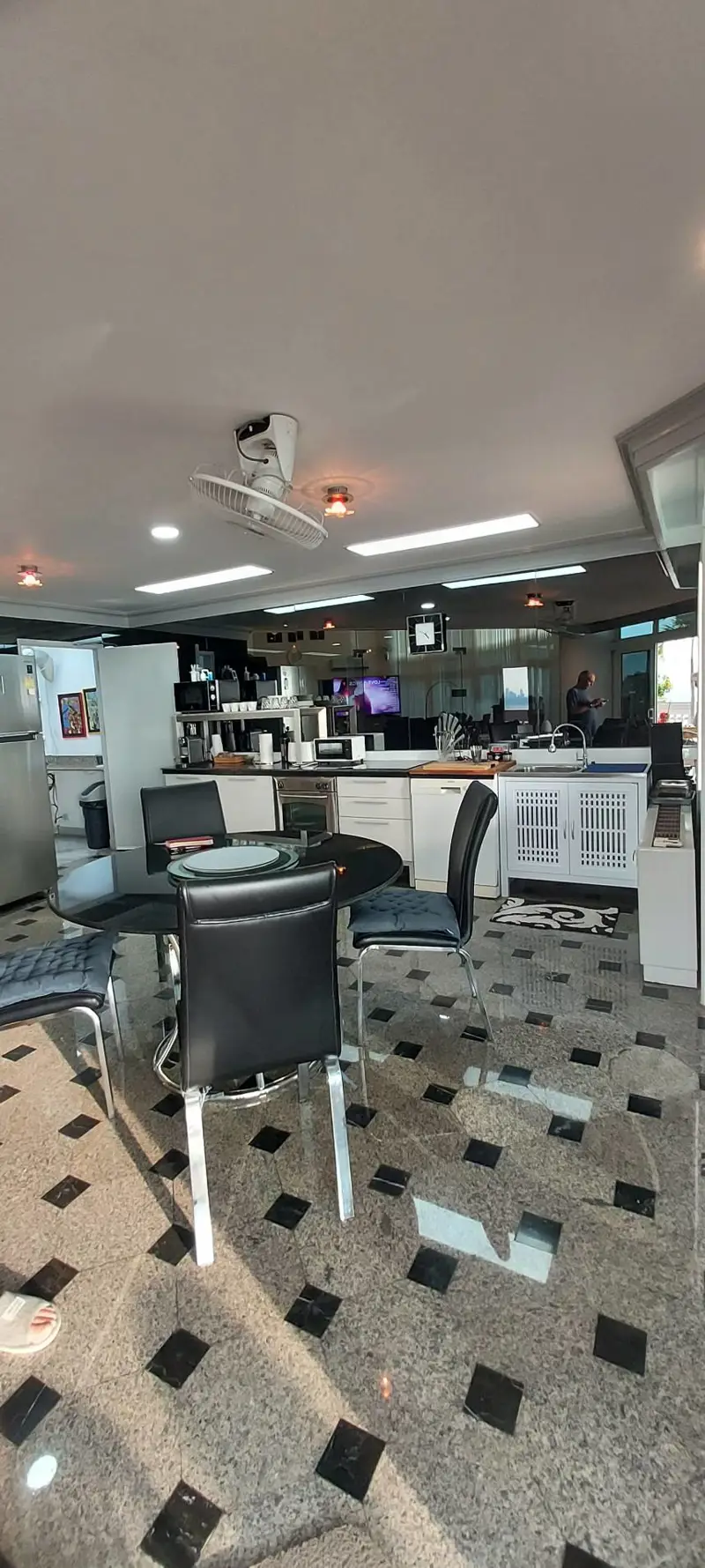 Silver Beach Penthouse 5 Bedroom for sale  5 bathrooms,   European Kitchen,   fully furnished,  panoramic sea view,  Wongamat Beach. 24 hours security, large communal swimming pool