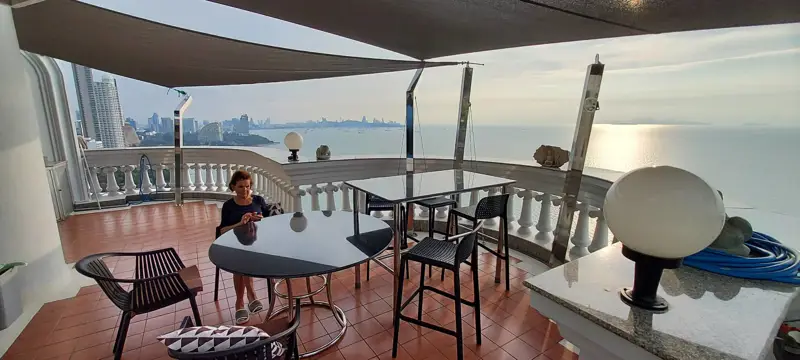 Silver Beach Penthouse 5 Bedroom for sale  5 bathrooms,   European Kitchen,   fully furnished,  panoramic sea view,  Wongamat Beach. 24 hours security, large communal swimming pool