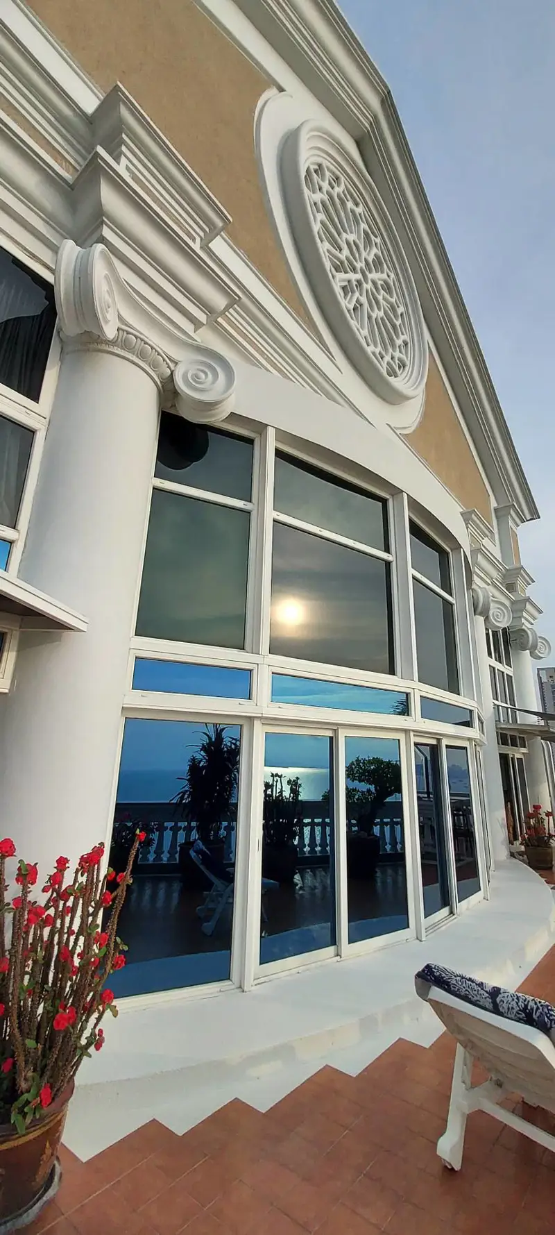 Silver Beach Penthouse 5 Bedroom for sale  5 bathrooms,   European Kitchen,   fully furnished,  panoramic sea view,  Wongamat Beach. 24 hours security, large communal swimming pool