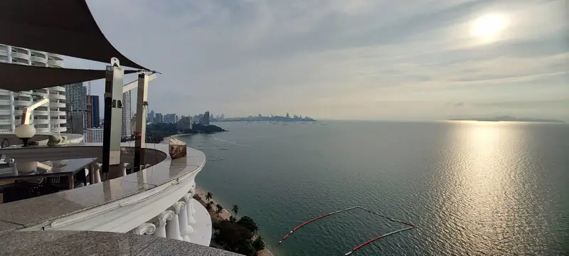 Silver Beach Penthouse 5 Bedroom for sale  5 bathrooms,   European Kitchen,   fully furnished,  panoramic sea view,  Wongamat Beach. 24 hours security, large communal swimming pool