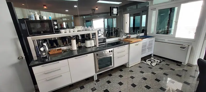 Silver Beach Penthouse 5 Bedroom for sale  5 bathrooms,   European Kitchen,   fully furnished,  panoramic sea view,  Wongamat Beach. 24 hours security, large communal swimming pool